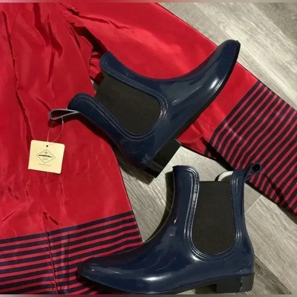 NWT St John's Bay Navy Rain Boots Size 7 - Picture 2 of 4